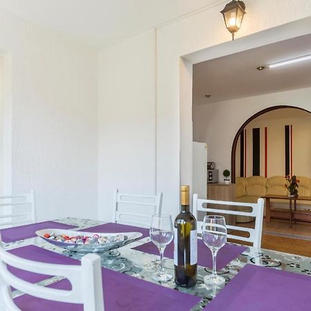 Nice Apartment In Pula With Kitchen Esterno foto