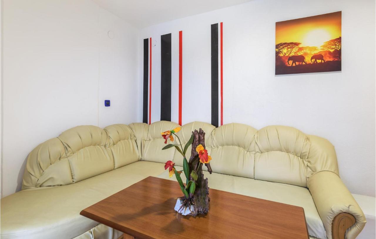 Nice Apartment In Pula With Kitchen Esterno foto
