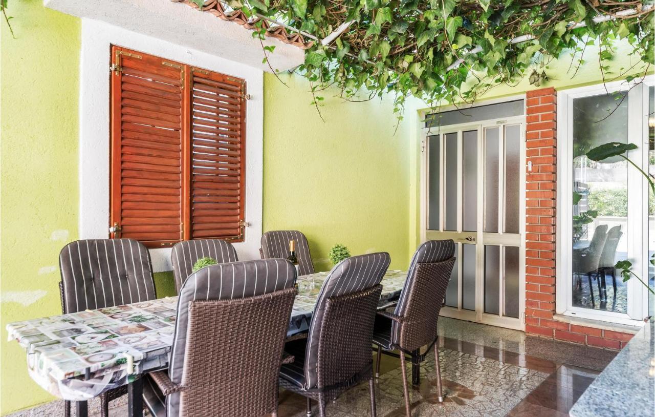 Nice Apartment In Pula With Kitchen Esterno foto