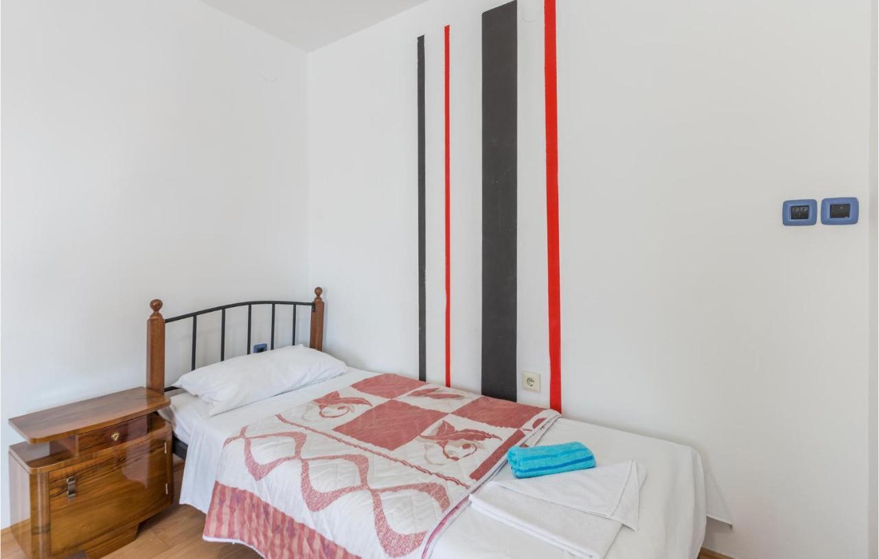Nice Apartment In Pula With Kitchen Esterno foto