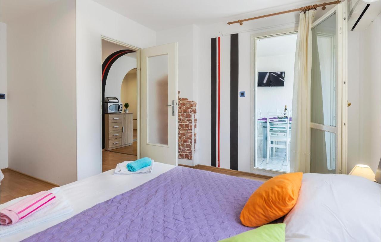Nice Apartment In Pula With Kitchen Esterno foto